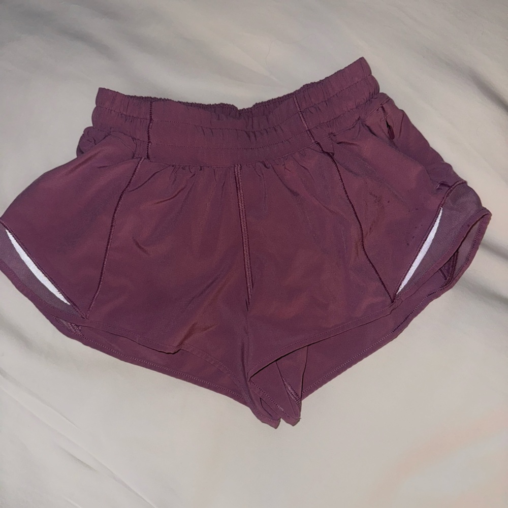 Lululemon Athletica - Velvet Dust - 2.5” Hotty Hots - Size 2 - VGUC